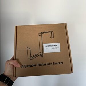 Adjustable Planter Box Bracket
